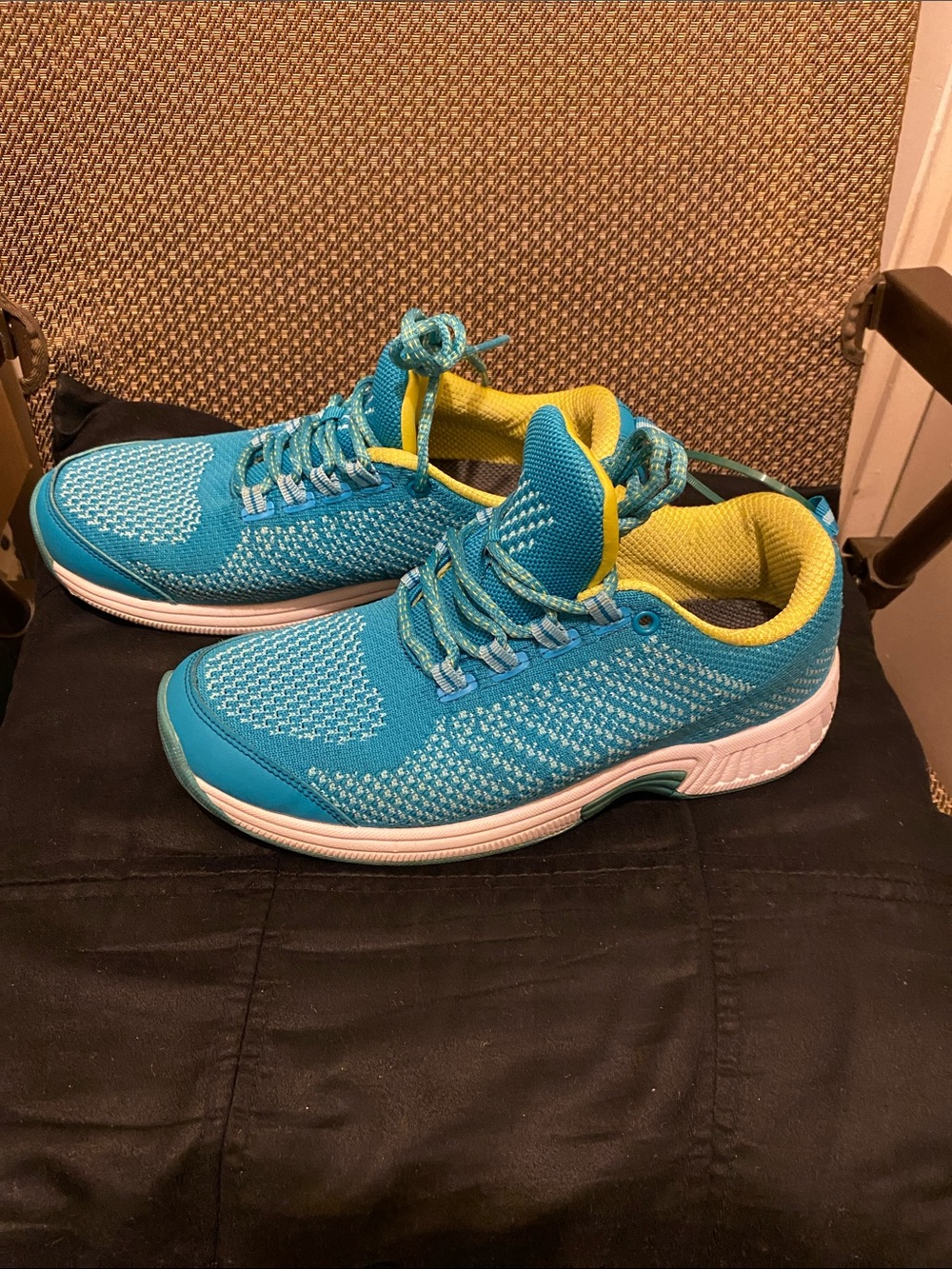 Orthofeet Coral Women's Orthopedic Athletic Shoes. SZ 860